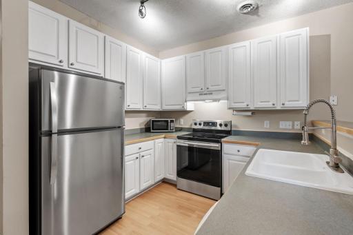 16-web-or-mls-320 Willoughby Way W-16.jpg