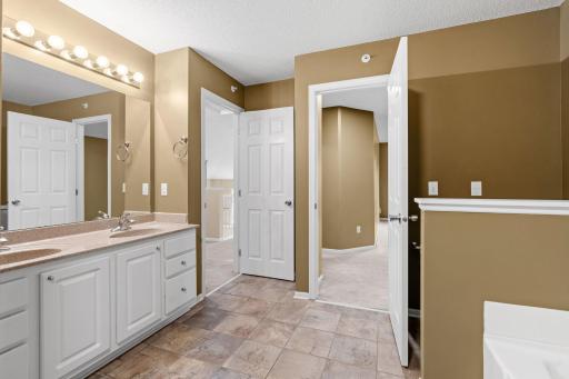 35-web-or-mls-320 Willoughby Way W-35.jpg