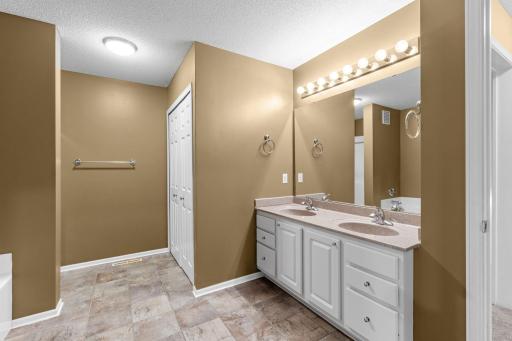 30-web-or-mls-320 Willoughby Way W-30.jpg