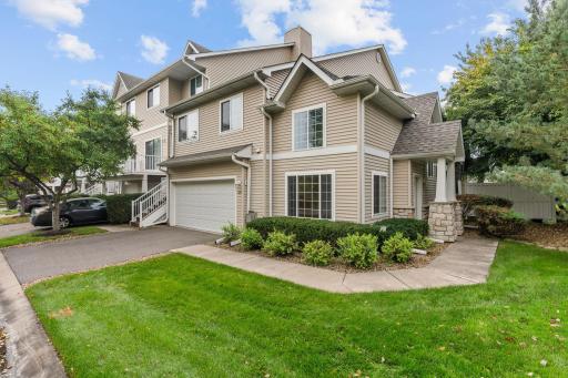 320 Willoughby Way W, Minnetonka, MN 55305