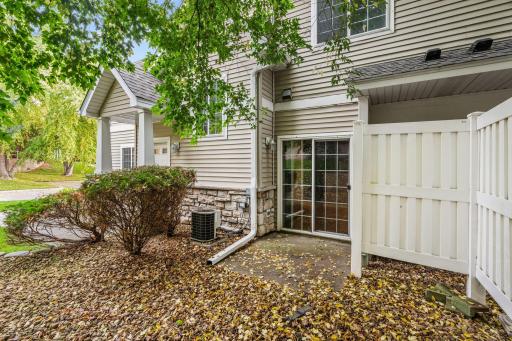 320 Willoughby Way W, Minnetonka, MN 55305