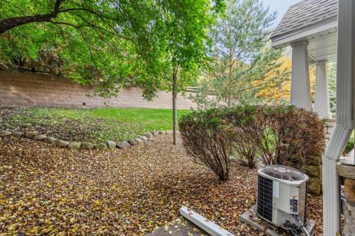 320 Willoughby Way W, Minnetonka, MN 55305