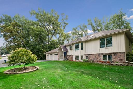 7 Kaiser Avenue, Medicine Lake, MN 55441