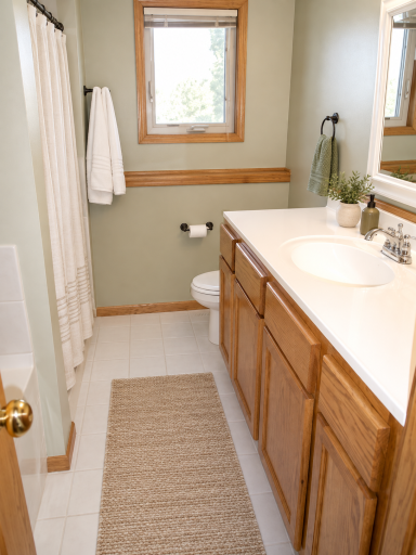 Lower level full bathroom with tub (virtually staged).