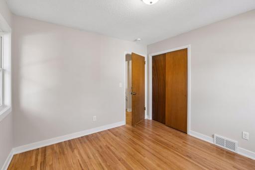 15001 Oakland Avenue S, Burnsville, MN 55306