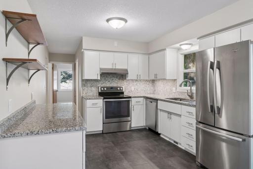 15001 Oakland Avenue S, Burnsville, MN 55306