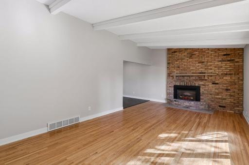 15001 Oakland Avenue S, Burnsville, MN 55306