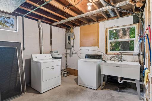 15001 Oakland Avenue S, Burnsville, MN 55306