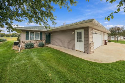 1812 Clubhouse Drive NE, Stewartville, MN 55976