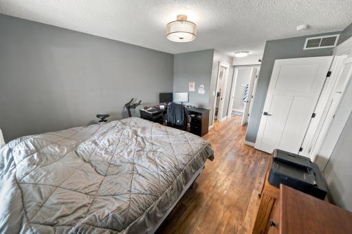 1812 Clubhouse Drive NE, Stewartville, MN 55976
