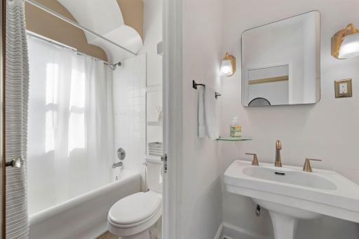 3252 Fremont Avenue S, 203, Minneapolis, MN 55408