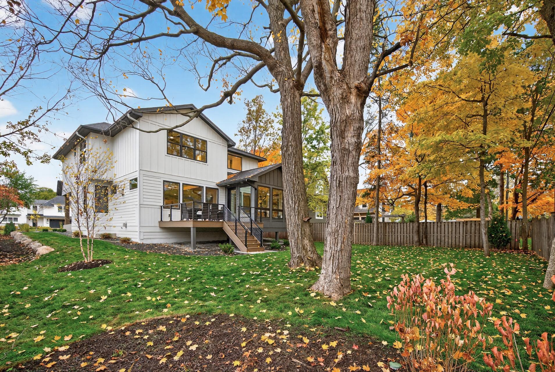100_641_Park_St_E100_mls.jpg