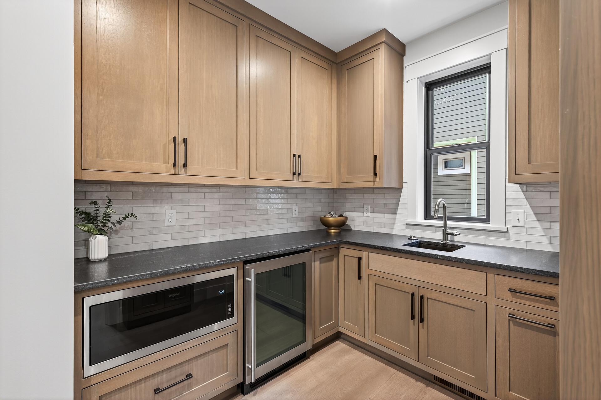 92_641_Park_St_E92_mls.jpg