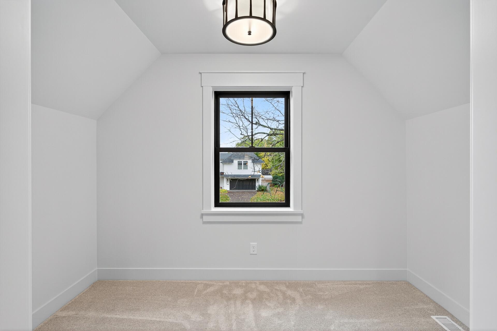 77_641_Park_St_E77_mls.jpg