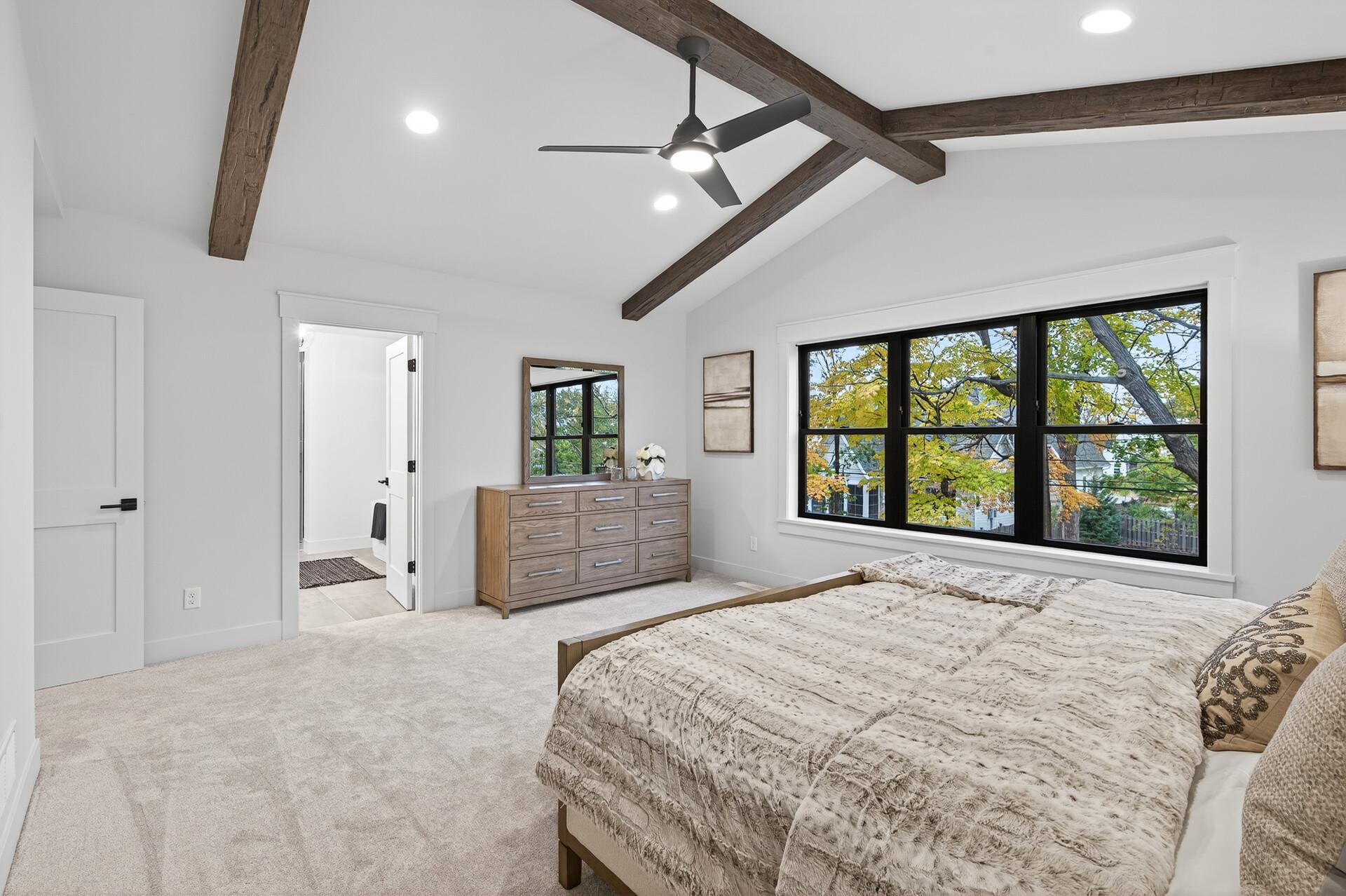 52_641_Park_St_E52_mls.jpg