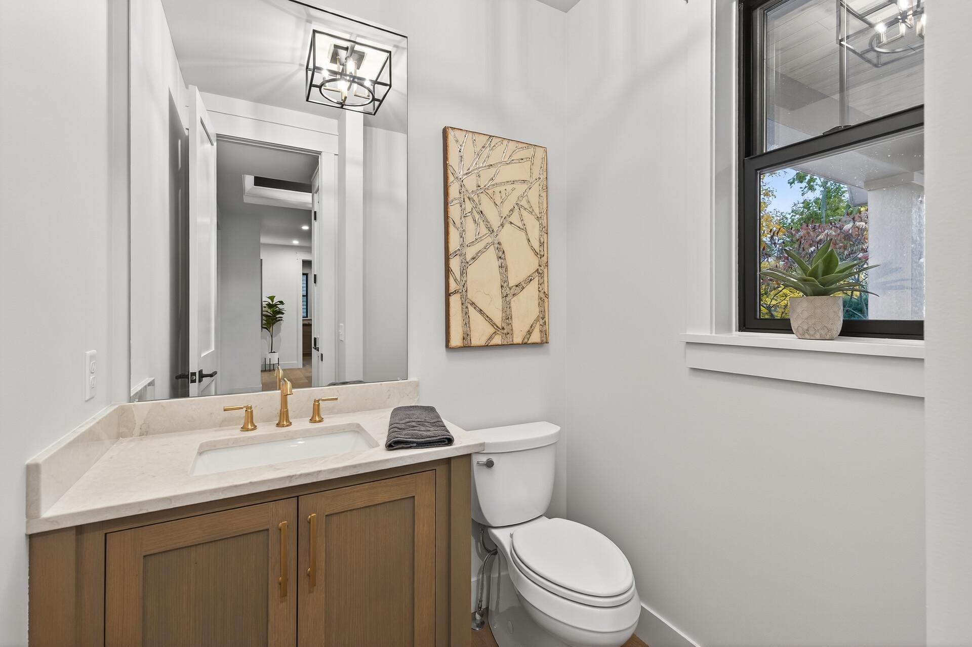 43_641_Park_St_E43_mls.jpg