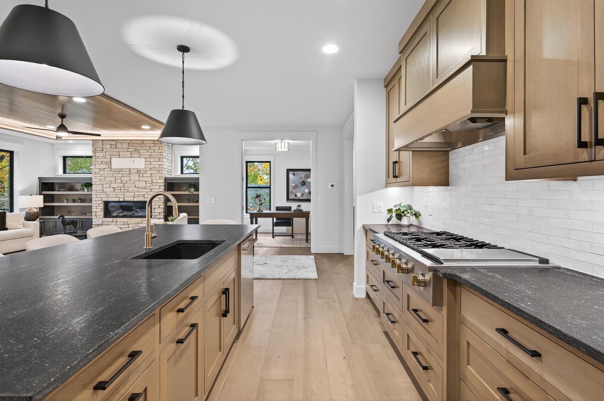 32_641_Park_St_E32_mls.jpg