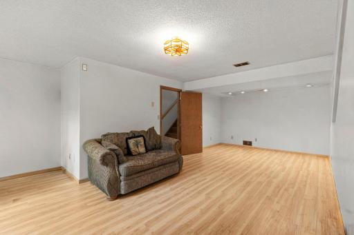 7181 Foxboro Lane, Woodbury, MN 55125