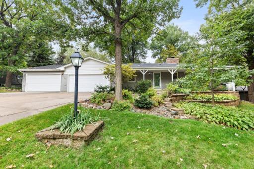 7181 Foxboro Lane, Woodbury, MN 55125