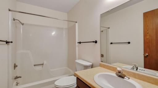 2810 Hallie Lane, Eau Claire, WI 54703