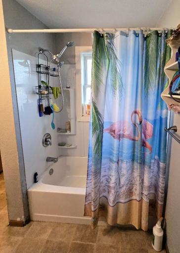 Main floor full bath with shower