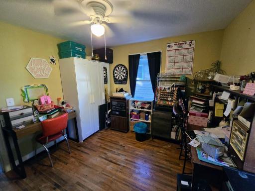 NE room has hardwood flooring