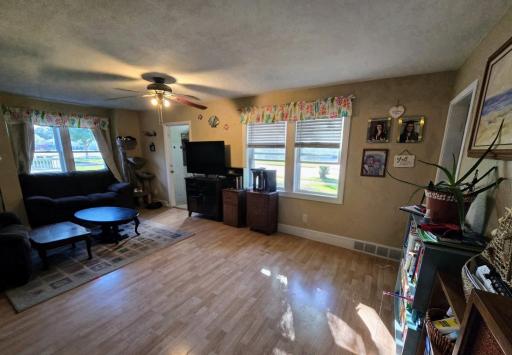 Updated vinyl windows in 2018