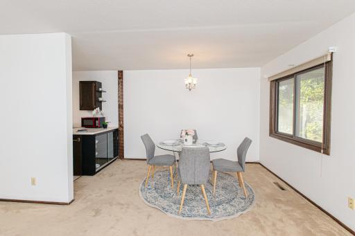 6570 Upper 35th Street N, Oakdale, MN 55128