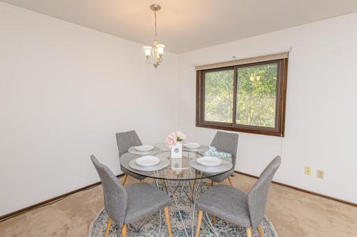6570 Upper 35th Street N, Oakdale, MN 55128