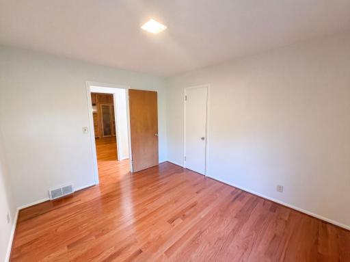 listing_18.jpg