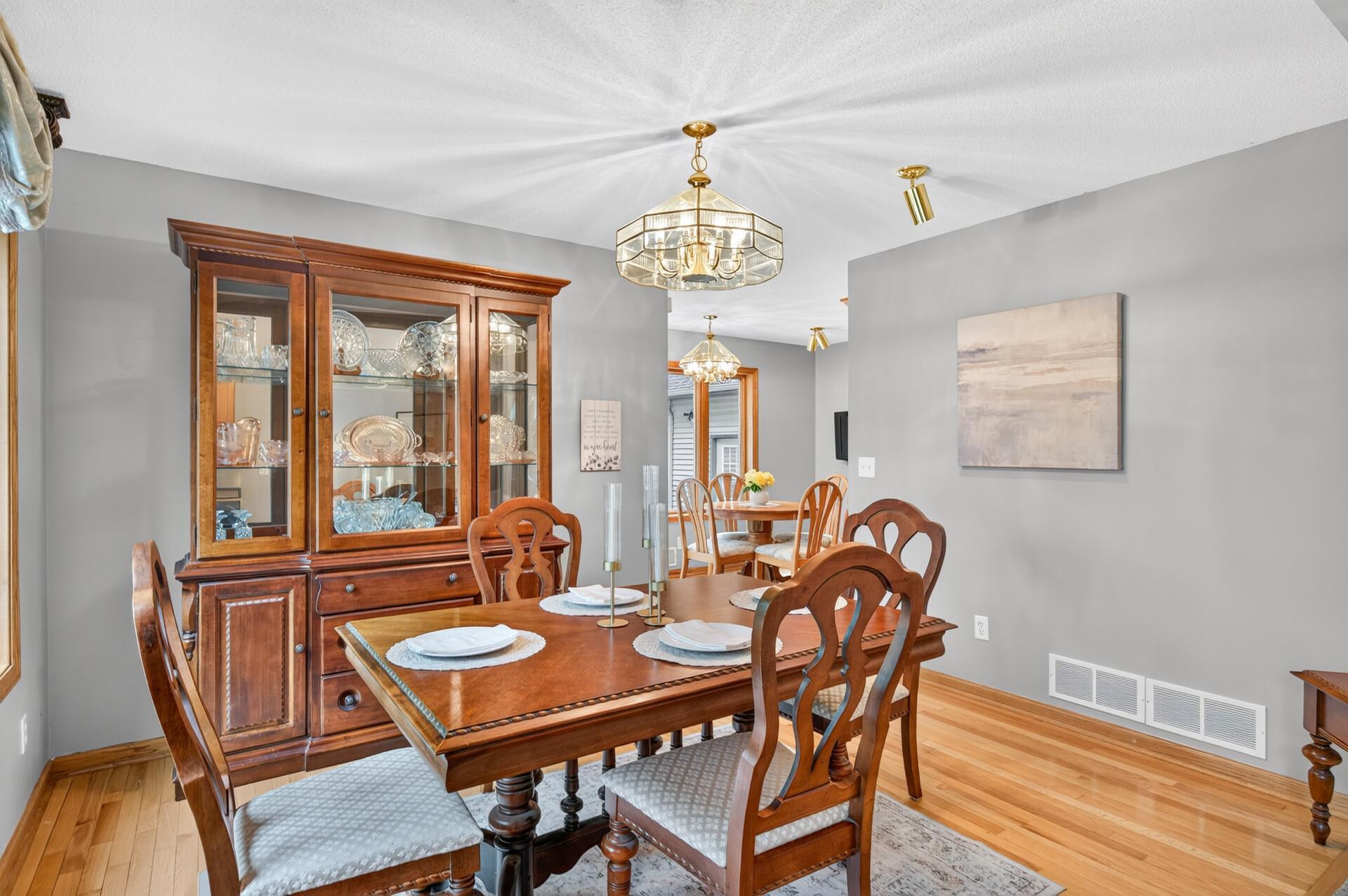 Host intimate family dinners here!