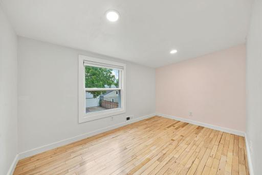 18-web-or-mls-5549 Emerson Ave S-13.jpg