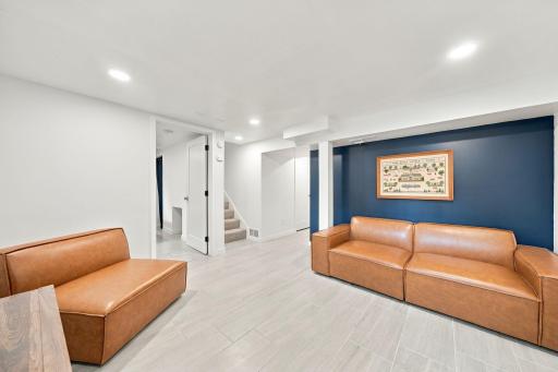 19-web-or-mls-5549 Emerson Ave S-14.jpg