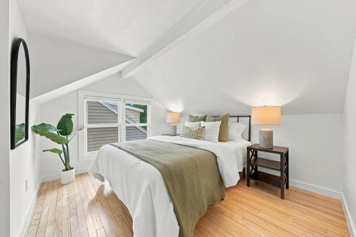 16-web-or-mls-5549 Emerson Ave S-11.jpg