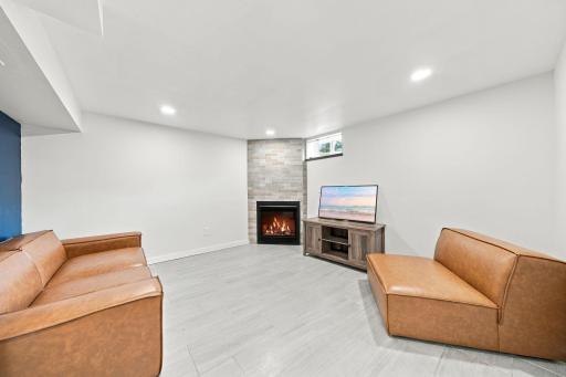 20-web-or-mls-5549 Emerson Ave S-15.jpg