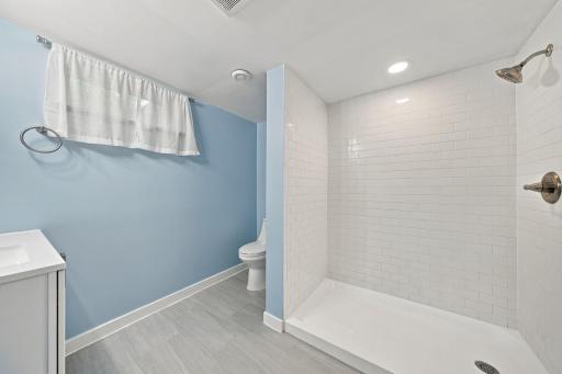 23-web-or-mls-5549 Emerson Ave S-18.jpg