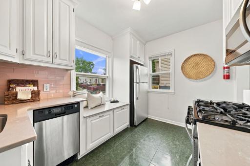 10-web-or-mls-5549 Emerson Ave S-10.jpg