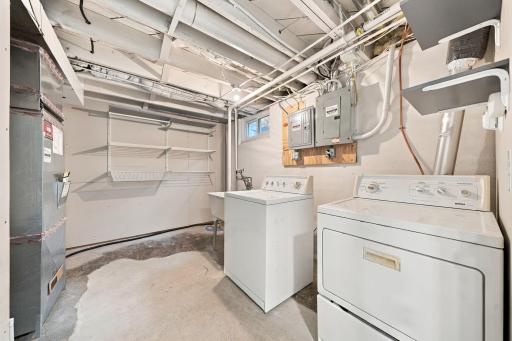 24-web-or-mls-5549 Emerson Ave S-19.jpg