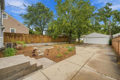 26-web-or-mls-5549 Emerson Ave S-21.jpg