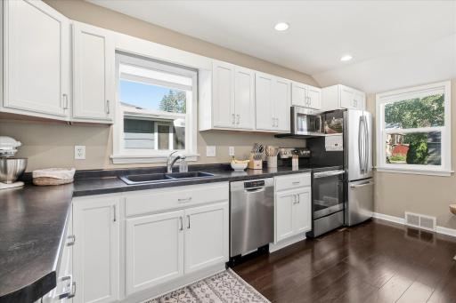 21-312 Westminster Ave SW [3409115]- 021.jpg