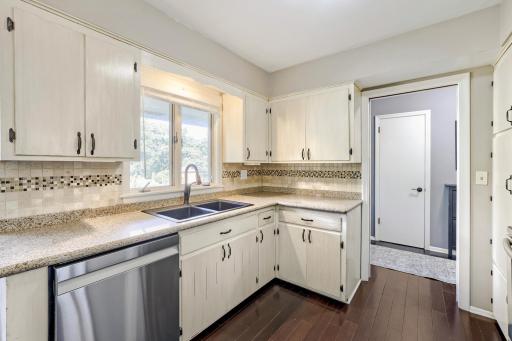3523 Arbor Ln - Print Quality - 013 - 13 Kitchen.jpg