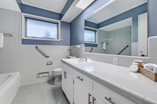 3523 Arbor Ln - Print Quality - 028 - 28 Primary Bathroom.jpg