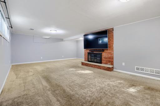 3523 Arbor Ln - Print Quality - 021 - 21 Family Room.jpg