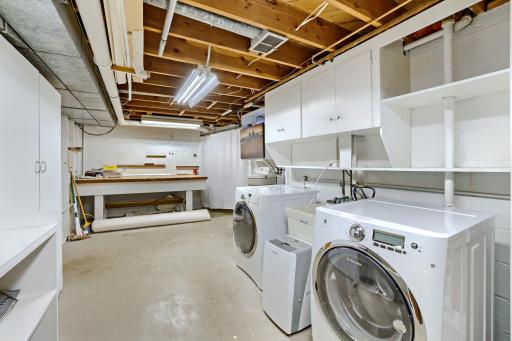 3523 Arbor Ln - Print Quality - 035 - 35 Laundry Room.jpg