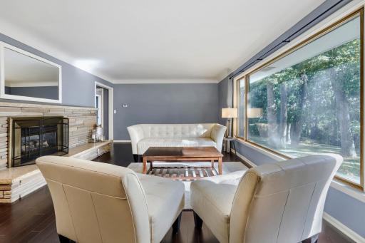 Front Room looking N -07.jpg