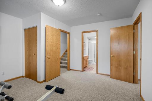 49-web-or-mls-13839 Pierce St NE-154 (1).jpg