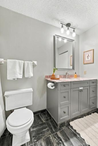33-web-or-mls-13642_Knox_Drive_Burnsville_00821.jpg