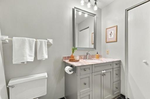 31-web-or-mls-13642_Knox_Drive_Burnsville_00811.jpg