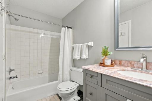 32-web-or-mls-13642_Knox_Drive_Burnsville_00816.jpg
