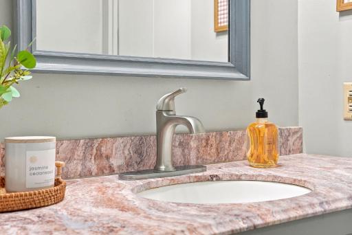 34-web-or-mls-13642_Knox_Drive_Burnsville_00961.jpg